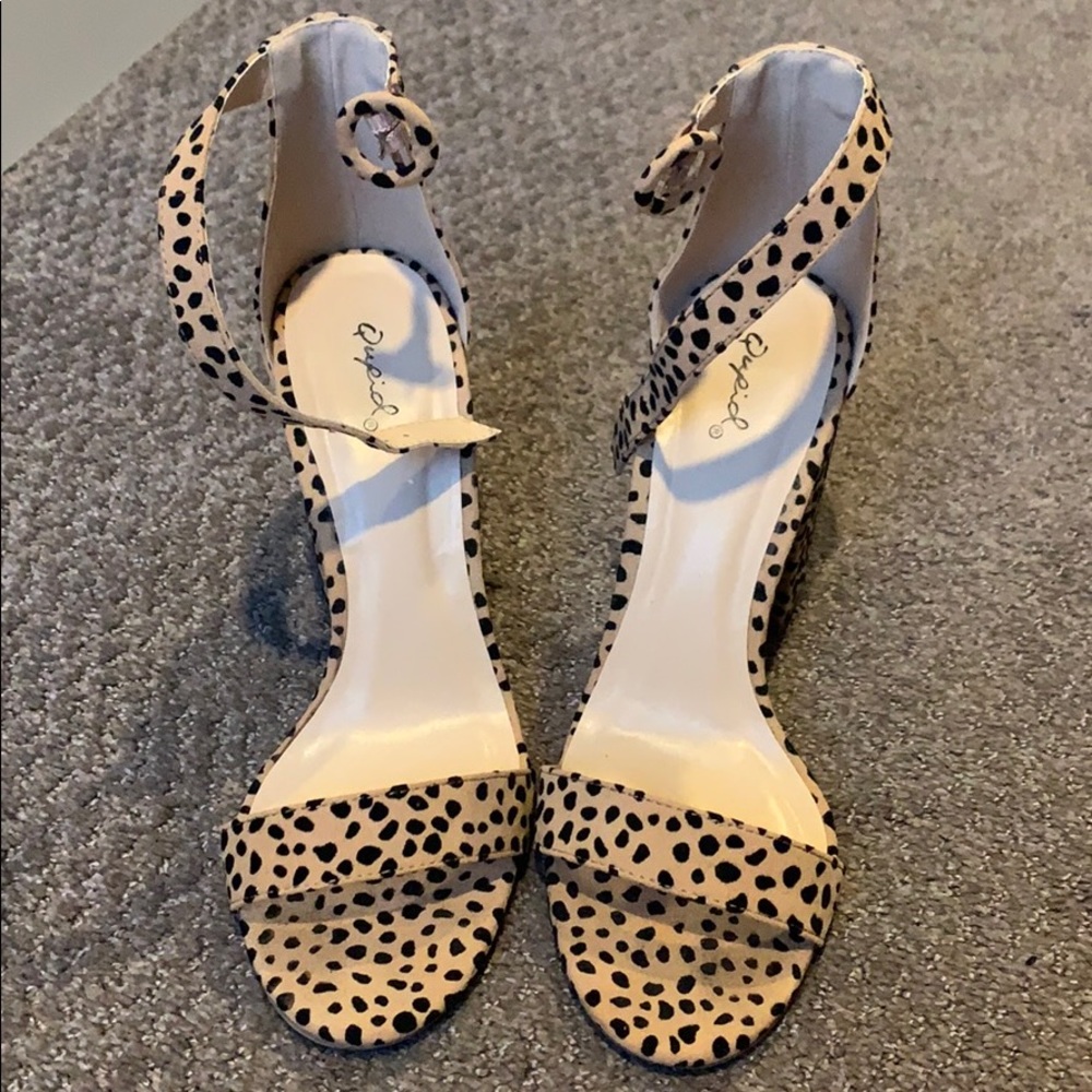 Women’s sandals.